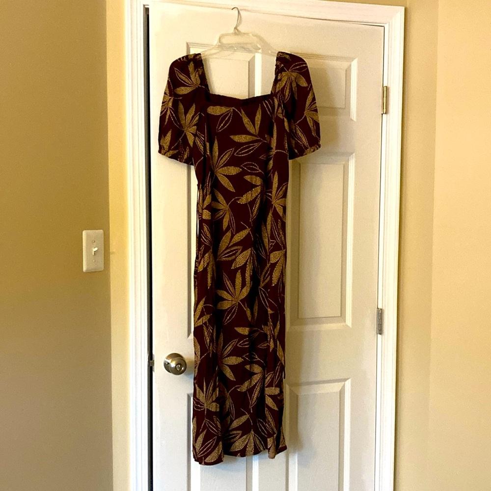 NWOT Beautiful MNG maxi dress with left 3/4 slit & adjustable tie belt behind.